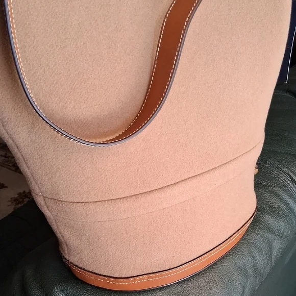 Ralph Lauren-Polo Flannel Bellport Sling Bucket Bag. Color is Camel. NWT. - Picture 13 of 14
